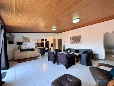 Šilo, Sala de estar en alojamiento de tipo apartment, aire acondicionado disponible y WiFi.