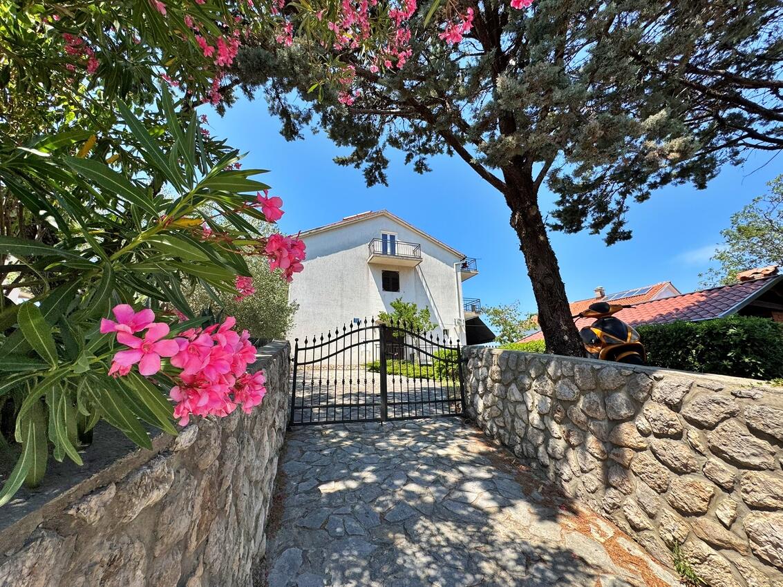 Apartments with parking space Šilo, Krk - 24997