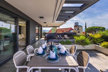 Apartments by the sea Njivice, Krk - 24998