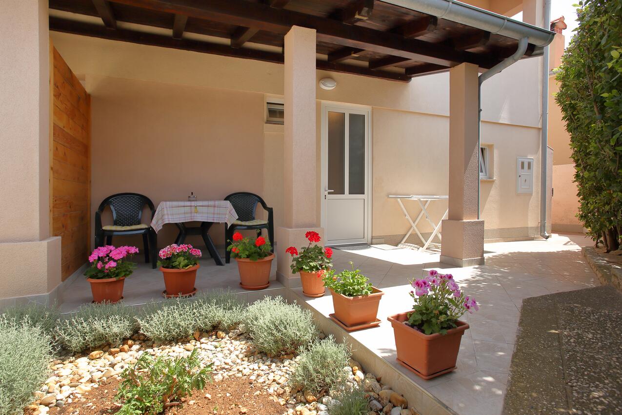 Apartments with parking space Nin, Zadar - 25005