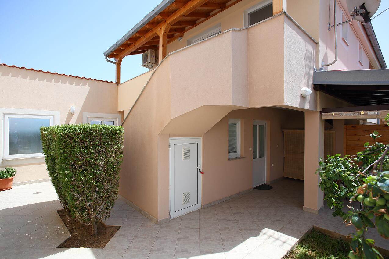 Apartments with parking space Nin, Zadar - 25005