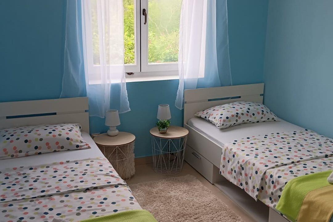 Ferienwohnungen mit Parkplatz Skrbčići, Krk - 25009