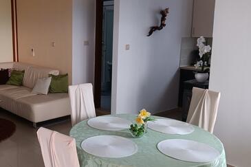 Appartamenti con parcheggio Skrbcici, Veglia - Krk - 25009