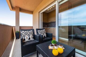 Apartment with balcony Nin, North Dalmatia