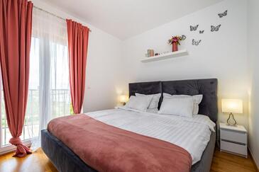 Apartment with balcony Nin, North Dalmatia