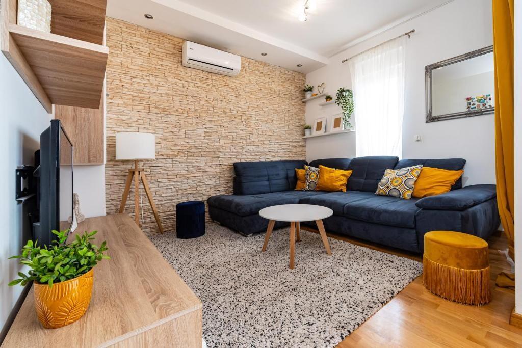 Apartment with balcony Nin, North Dalmatia