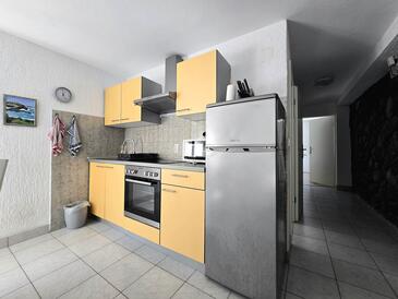 Apartamentos junto al mar Njivice, Krk - 25017