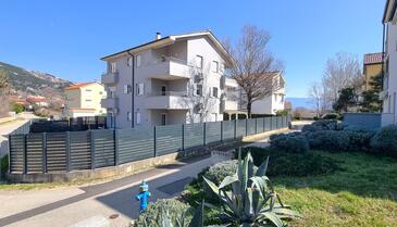 Baška, Krk, Szálláshely 25018 - Apartmanok kavicsos stranddal.