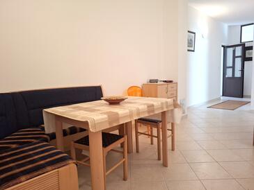 Ferienwohnungen mit Parkplatz Malinska, Krk - 25025