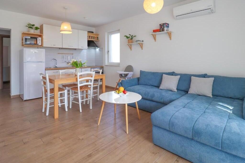 Apartments with swimming pool Brodarica, Šibenik - 25027