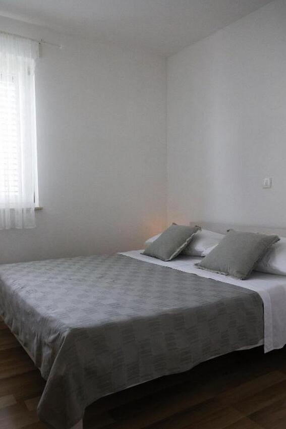 Apartments with swimming pool Brodarica, Šibenik - 25027