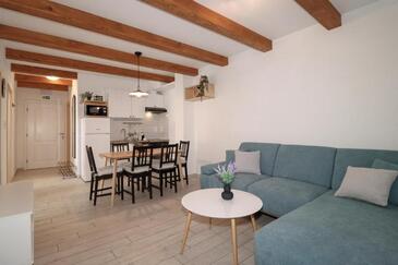 Two bedroom apartment Brodarica, Šibenik (A-25027-d(