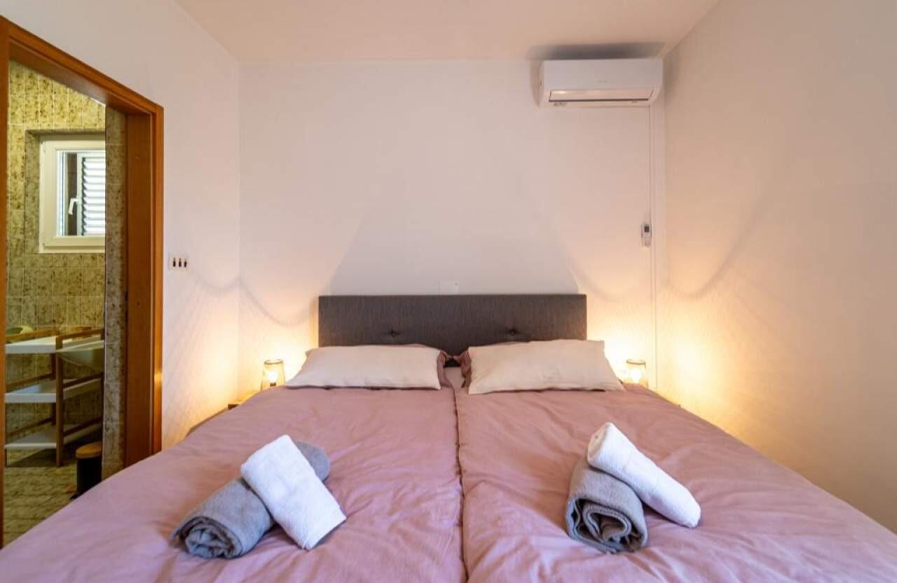 Ferienhaus am Meer Barbat, Rab - 25029