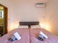 Barbat, Bedroom 1 in the house, air condition available, (pet friendly) and WiFi.
