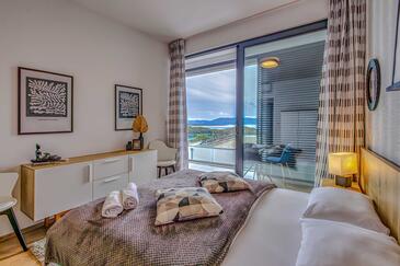 Appartamenti con piscina per famiglie Gnivizze - Njivice, Veglia - Krk - 25033