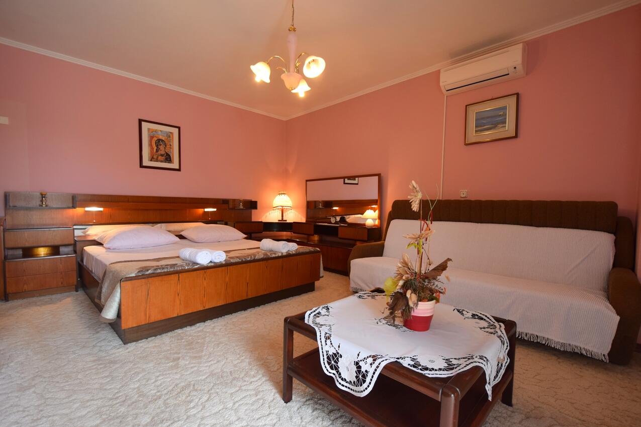 Casa familiar con estacionamiento Gabonjin, Krk - 25035