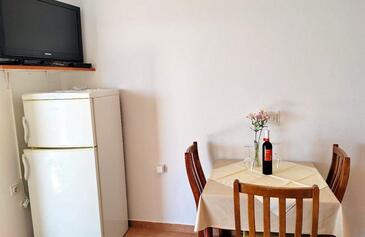 Apartamente cu parcare Barbat (Rab) - 25045