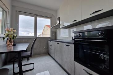 Apartmani s parkingom Makarska - 25063