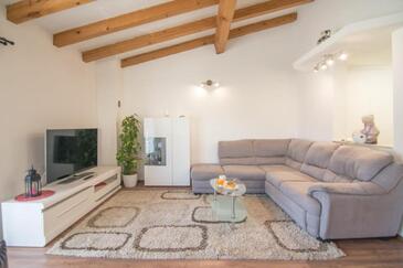 Appartements avec piscine pour les familles avec enfants Kostanje, Omis - 25072