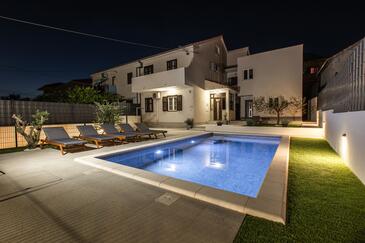Дом для семьи с бассейном Солин - Solin, Сплит - Split - 25075 Adriatic.hr