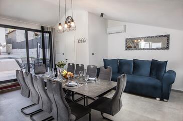 Дом для семьи с бассейном Солин - Solin, Сплит - Split - 25075