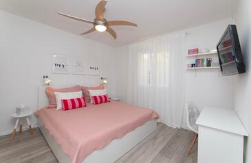 Apartment with terrace Supetar, Central Dalmatia