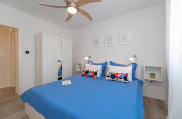 Apartment with terrace Supetar, Central Dalmatia
