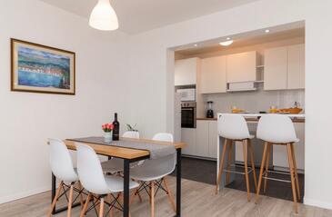 Apartment with terrace Supetar, Central Dalmatia