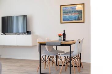 Apartment with terrace Supetar, Central Dalmatia