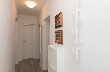 Apartment with terrace Supetar, Central Dalmatia