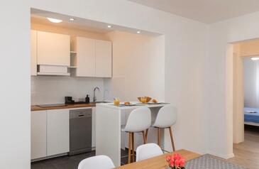 Apartment with terrace Supetar, Central Dalmatia