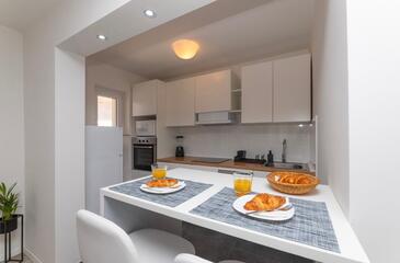 Apartment with terrace Supetar, Central Dalmatia