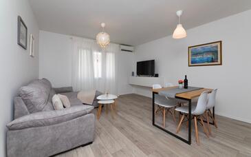 Apartment with terrace Supetar, Central Dalmatia