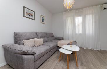 Apartment with terrace Supetar, Central Dalmatia
