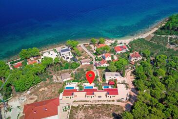 Seaside family friendly house with a swimming pool Sutivan, Brač - 25077 Adriatic.hr