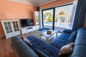 Ház családok részére medencével a tenger mellett Sutivan, Brac - 25077