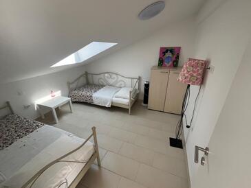 Apartments by the sea Sušica, Ugljan - 25080