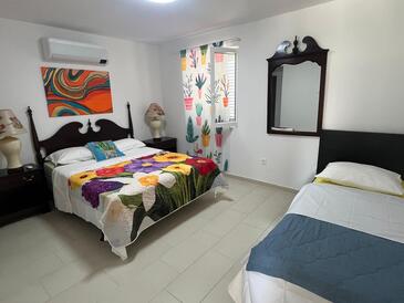 Apartments by the sea Sušica, Ugljan - 25080