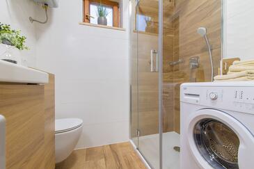 Apartment with terrace Njivice, Kvarner