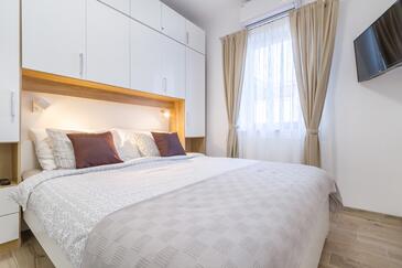 Apartment with terrace Njivice, Kvarner