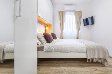 Apartment with terrace Njivice, Kvarner