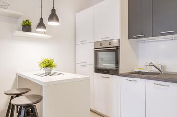 Apartment with terrace Njivice, Kvarner