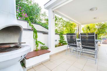 Lägenheter med parkering Njivice (Krk) - 25088