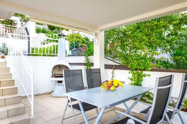 Apartment with terrace Njivice, Kvarner