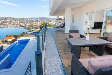 Apartmány s bazénom pre rodiny Rastići, Čiovo - 25089 Adriatic.hr