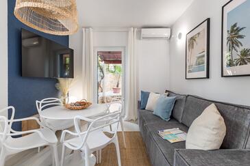 Leiligheter med basseng som passer for familier med barn Arbanija (Ciovo) - 25090