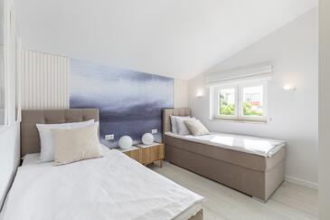 Leiligheter med basseng som passer for familier med barn Arbanija, Ciovo - 25091