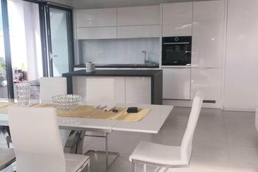 Apartment with terrace Vantačići, Kvarner