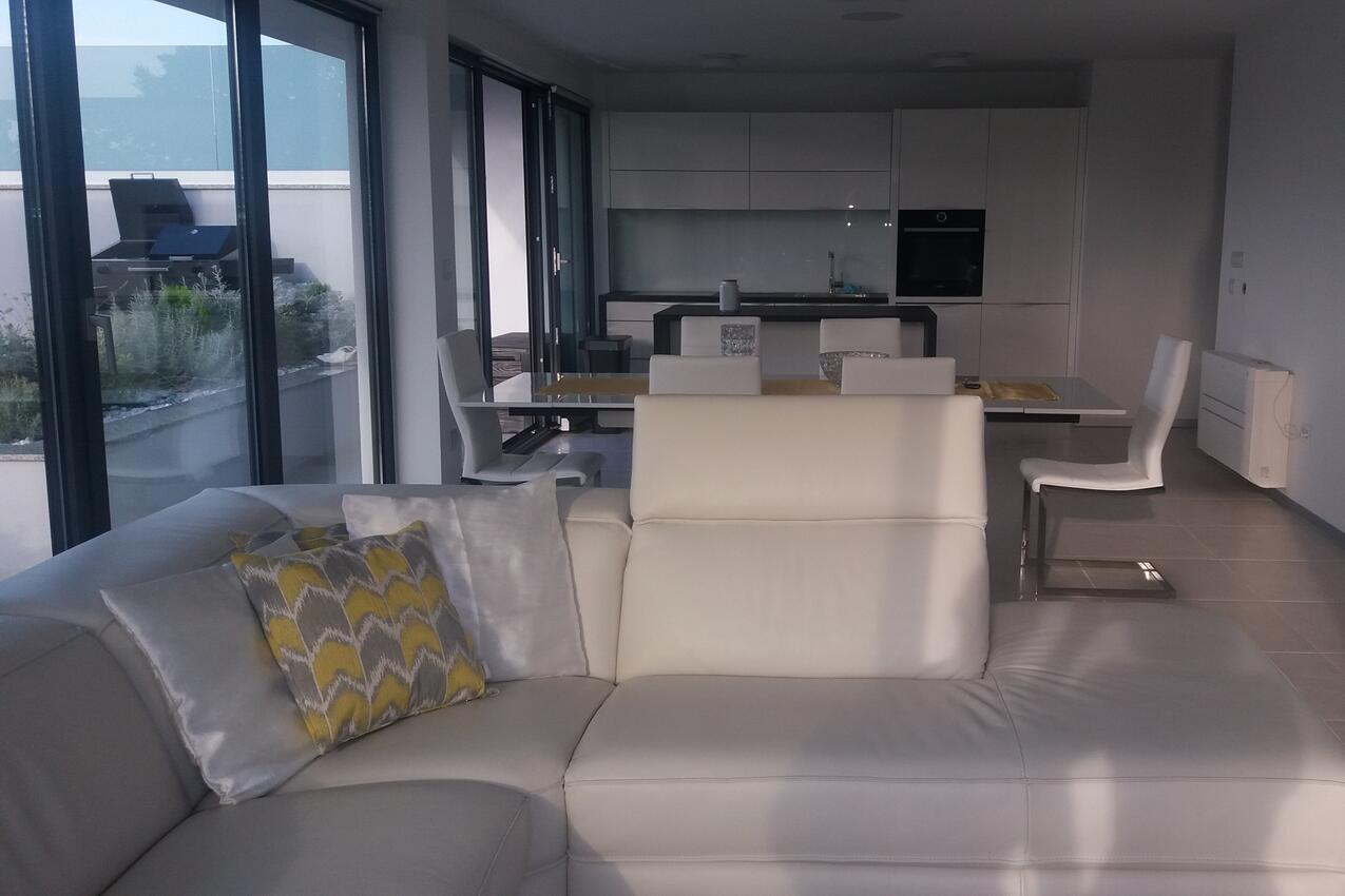 Apartment with terrace Vantačići, Kvarner