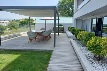 Apartment with terrace Vantačići, Kvarner